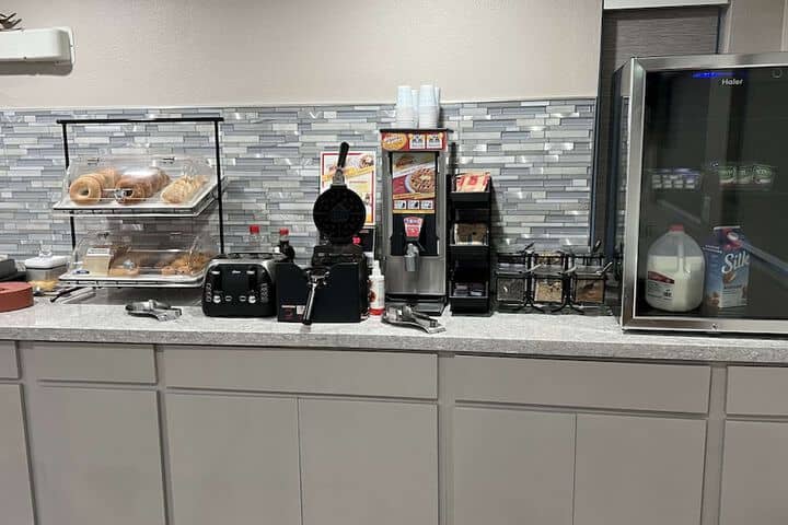 Breakfast/Coffee Service 26 of 29